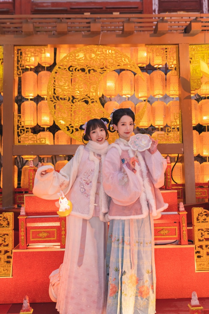 与凤行 封面